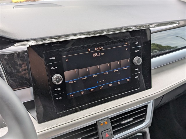 2025 Volkswagen Taos SE photo 12