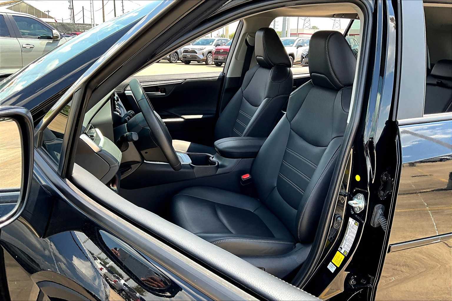 2024 Toyota RAV4 Hybrid Limited photo 7
