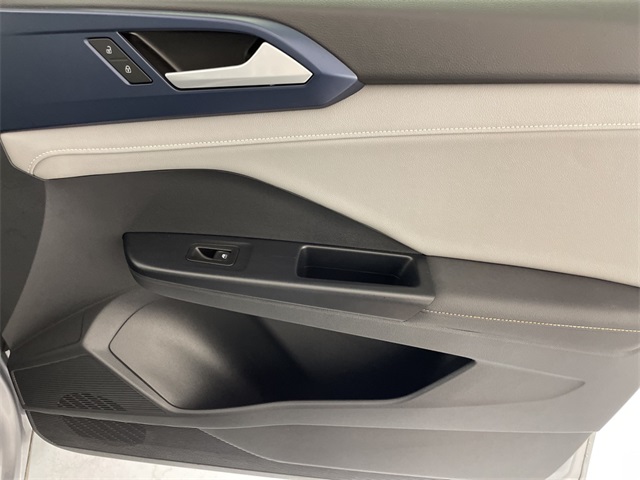 2024 Volkswagen Taos SE photo 40