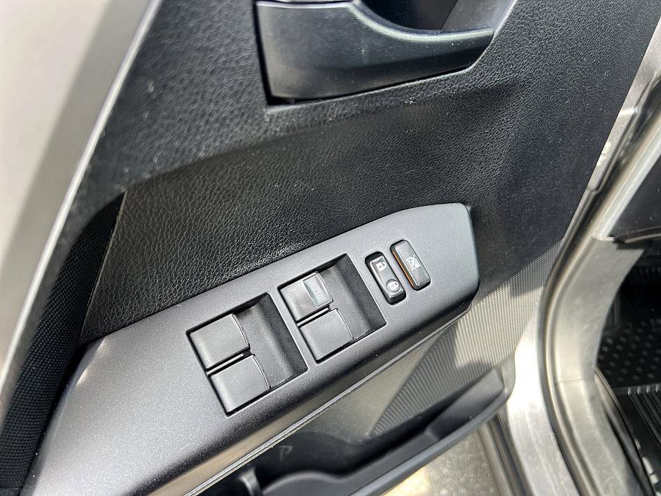 2018 Toyota RAV4 LE photo 18