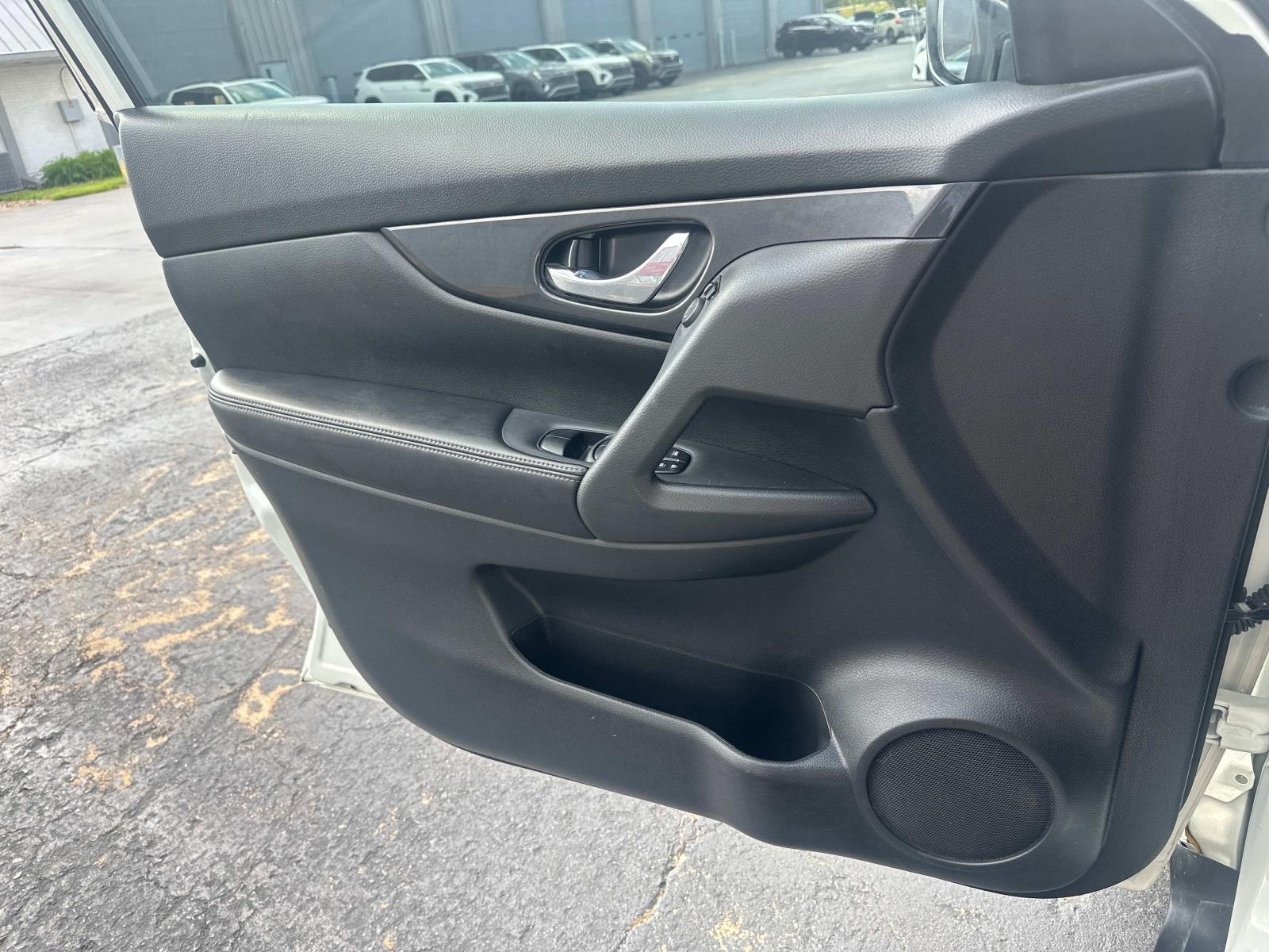 2017 Nissan Rogue S photo 12