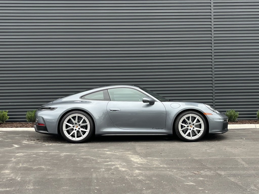 2025 Porsche 911 GTS photo 2