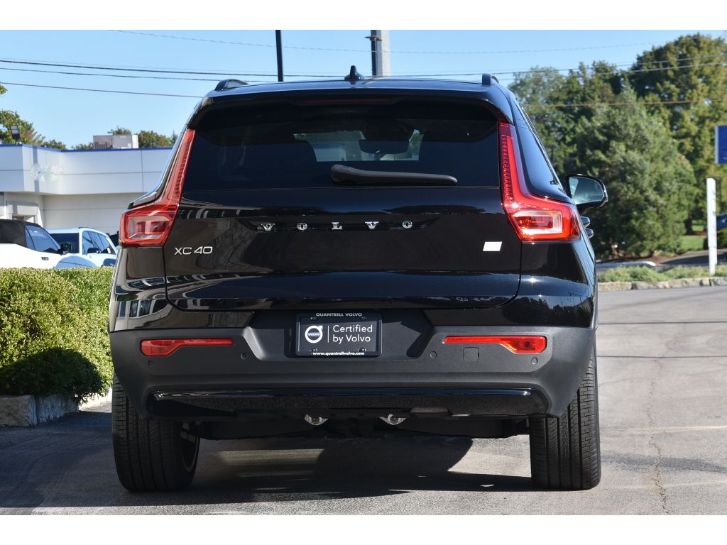 2023 Volvo XC40 P8 Ultimate photo 3