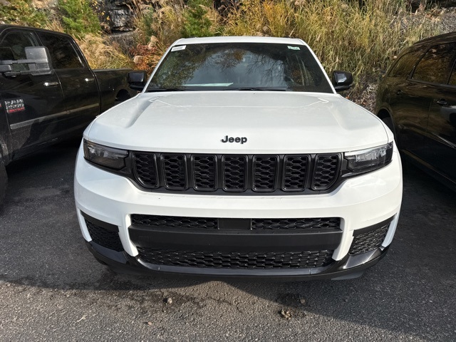 2025 Jeep Grand Cherokee Altitude X photo 2