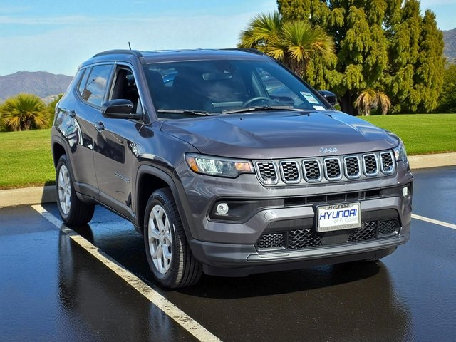 2024 Jeep Compass Latitude photo 3