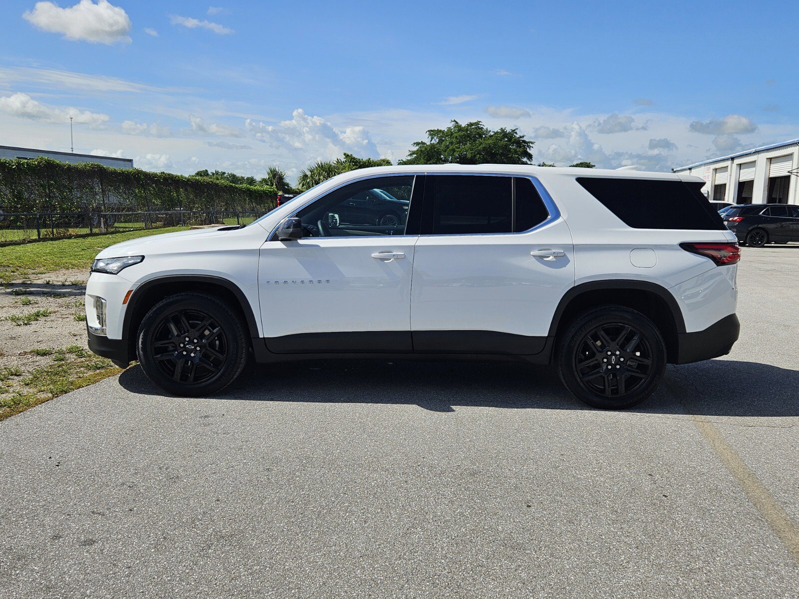 2022 Chevrolet Traverse LS photo 2