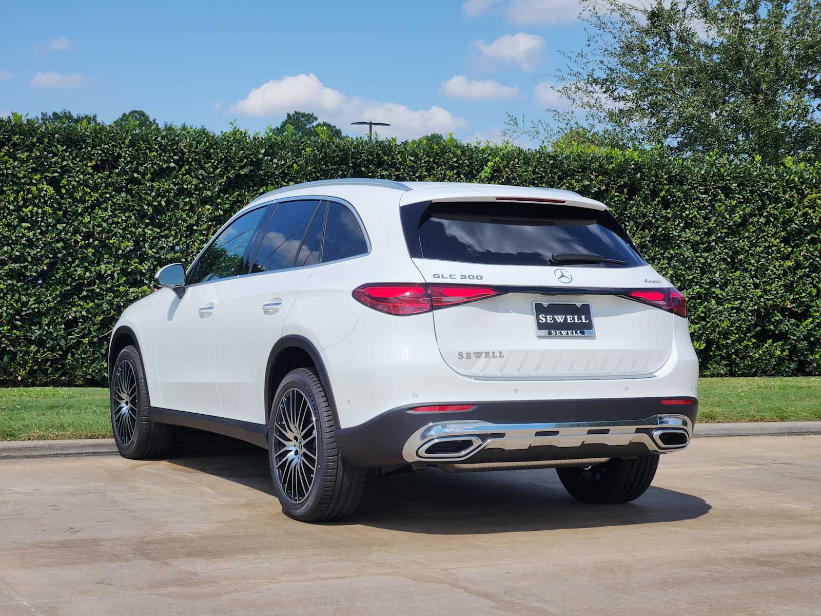 2026 Mercedes Benz GLC 300 4MATIC photo 3