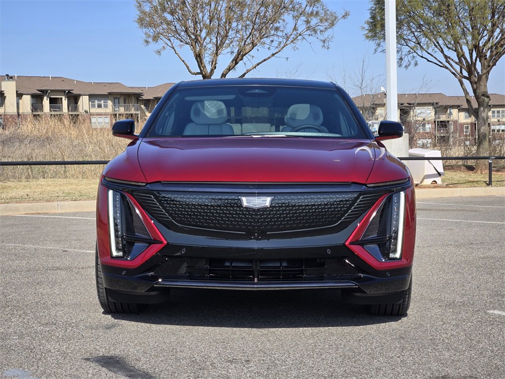 2025 Cadillac Lyriq Sport photo 2