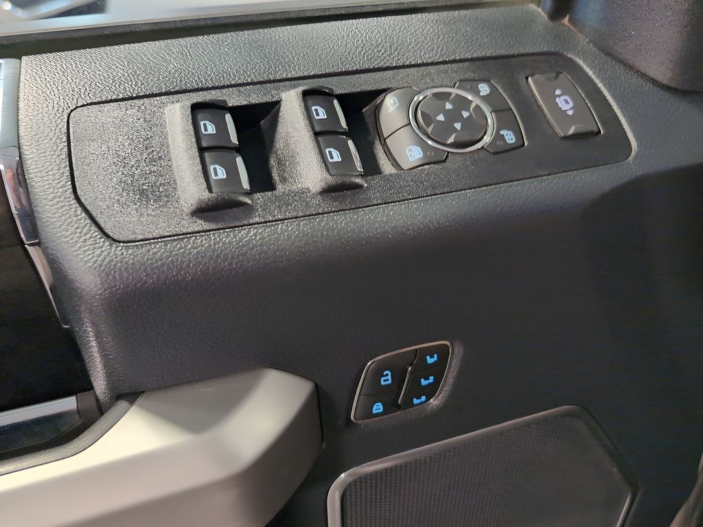 2022 Ford F-250 Lariat photo 16