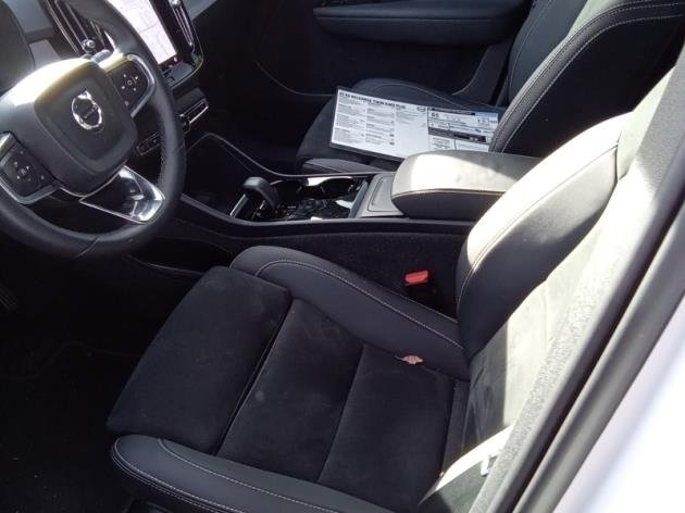 2023 Volvo XC40 Recharge Twin Plus photo 2