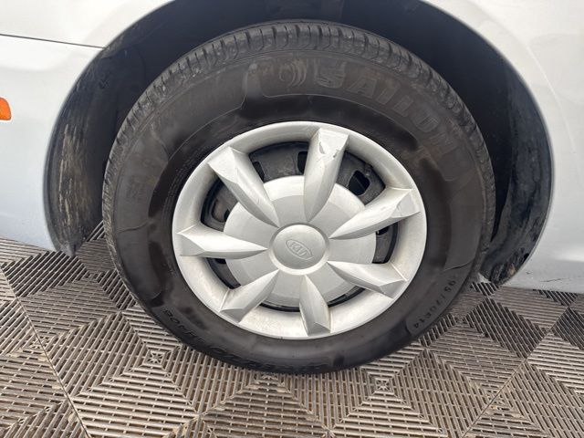 2001 Kia Optima LX photo 24