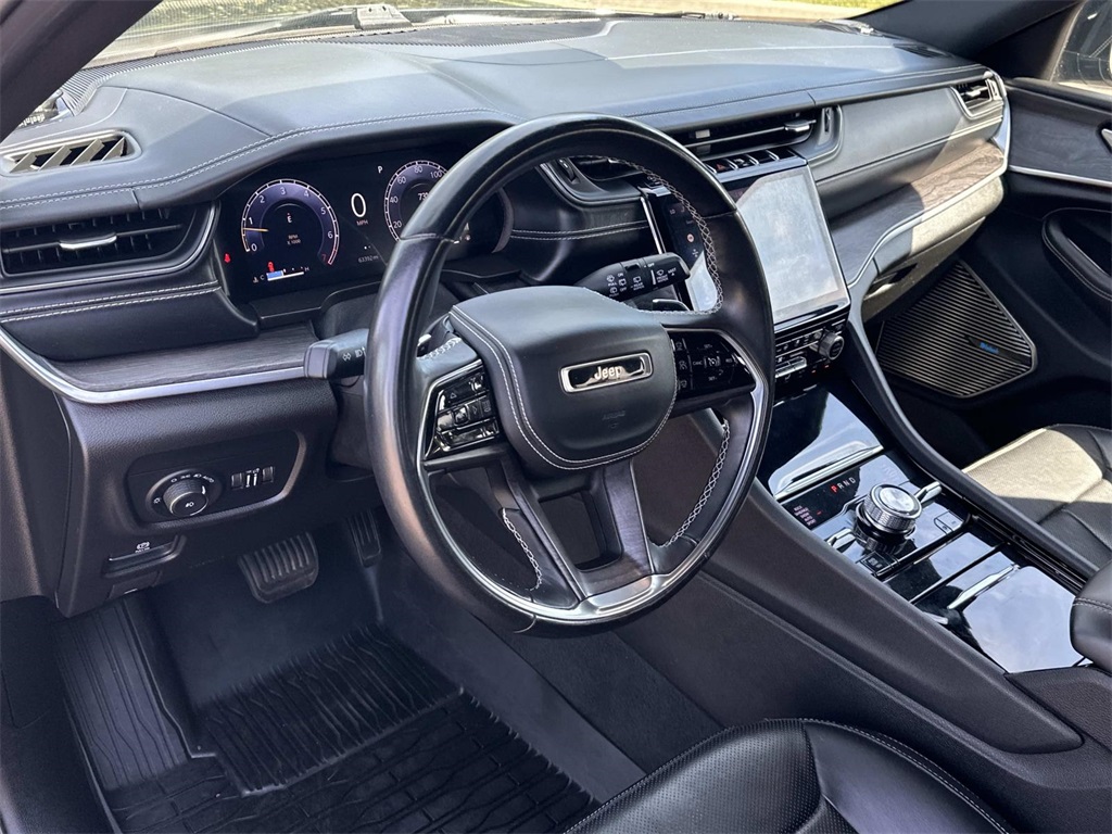 2021 Jeep Grand Cherokee Overland photo 2