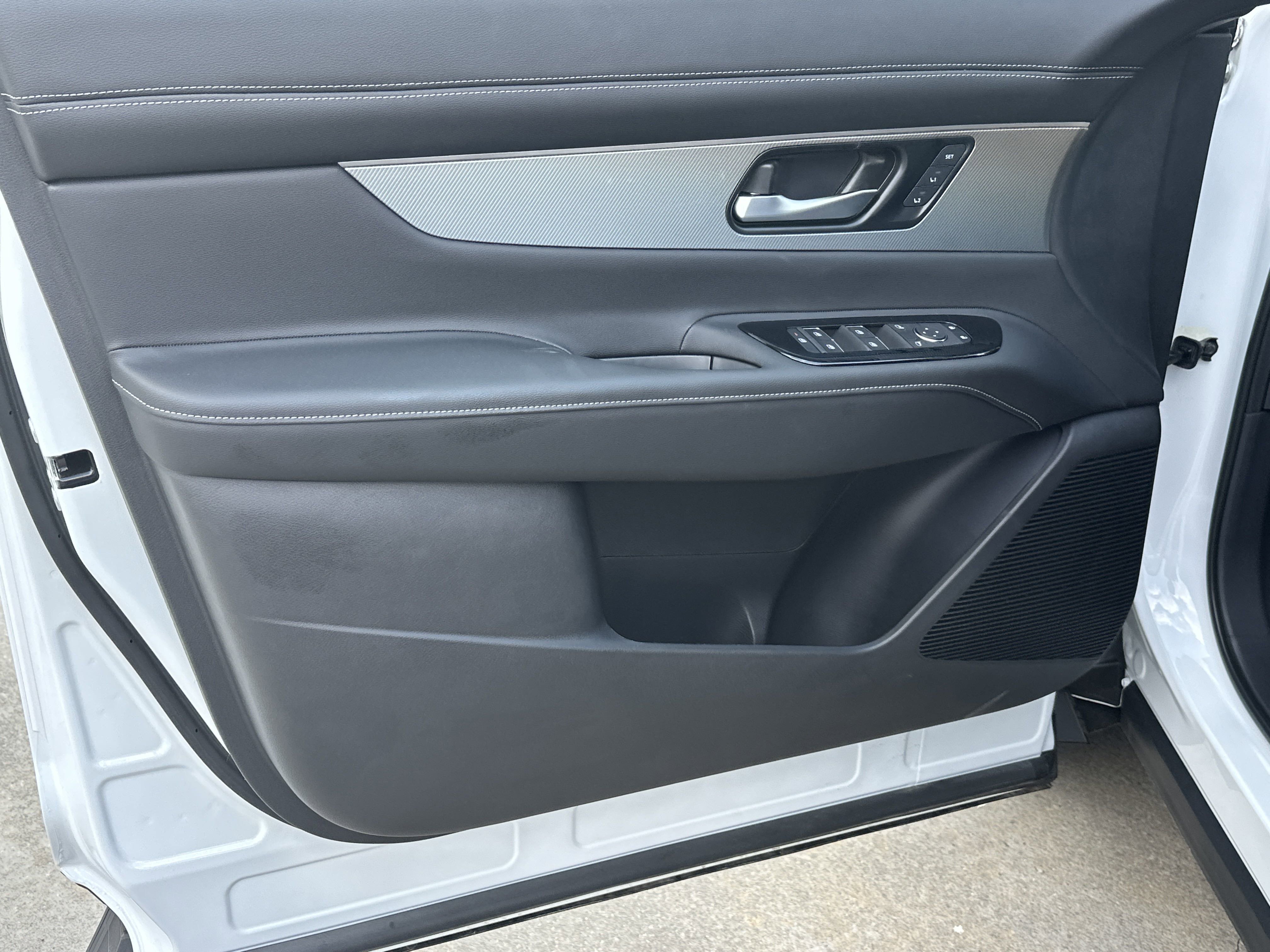2025 Nissan Murano SL photo 8