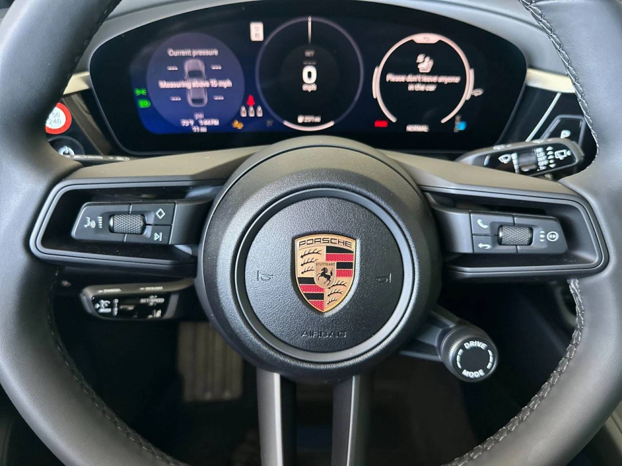 2025 Porsche Macan Electric photo 21