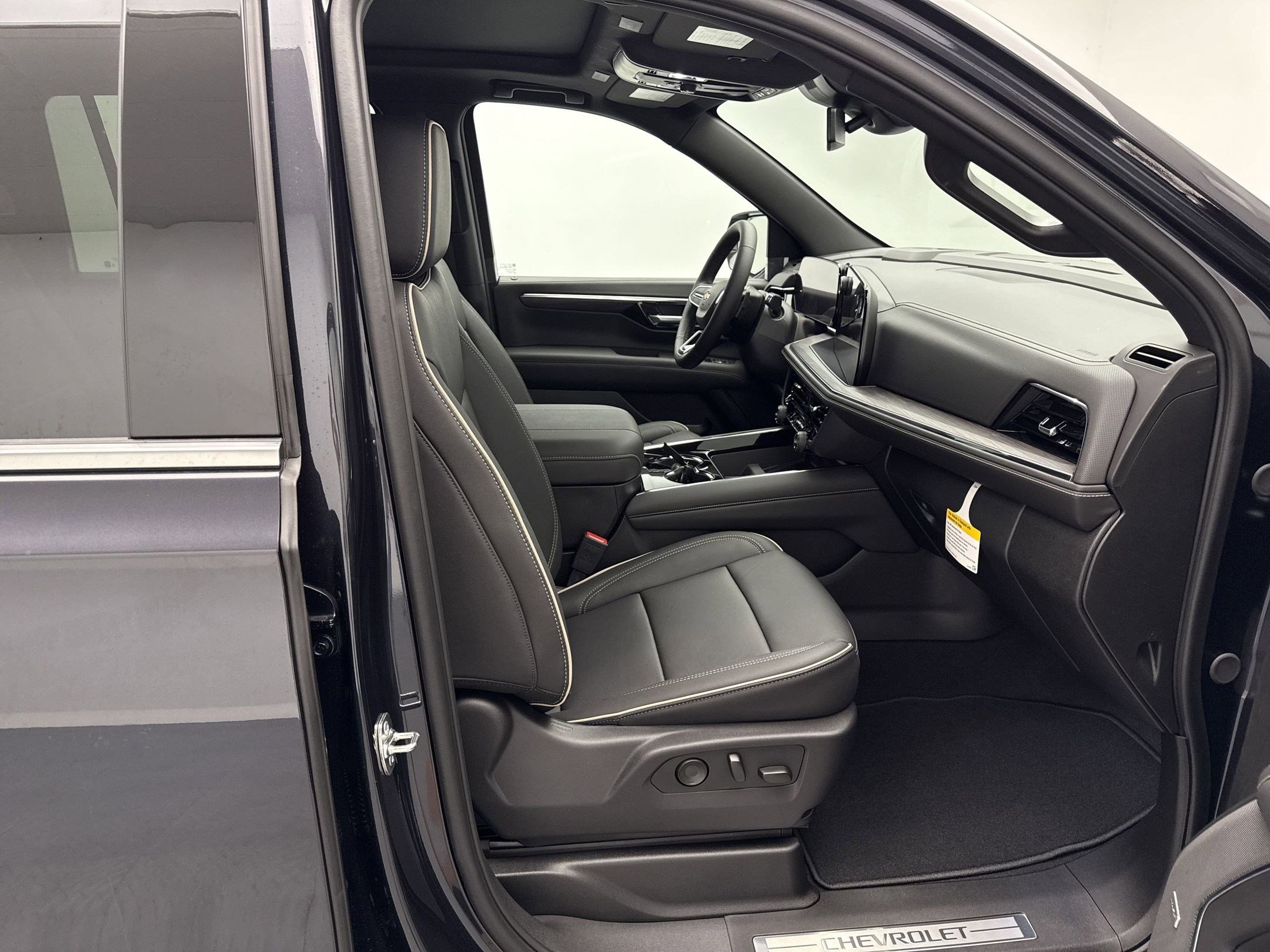 2025 Chevrolet Suburban Premier photo 20
