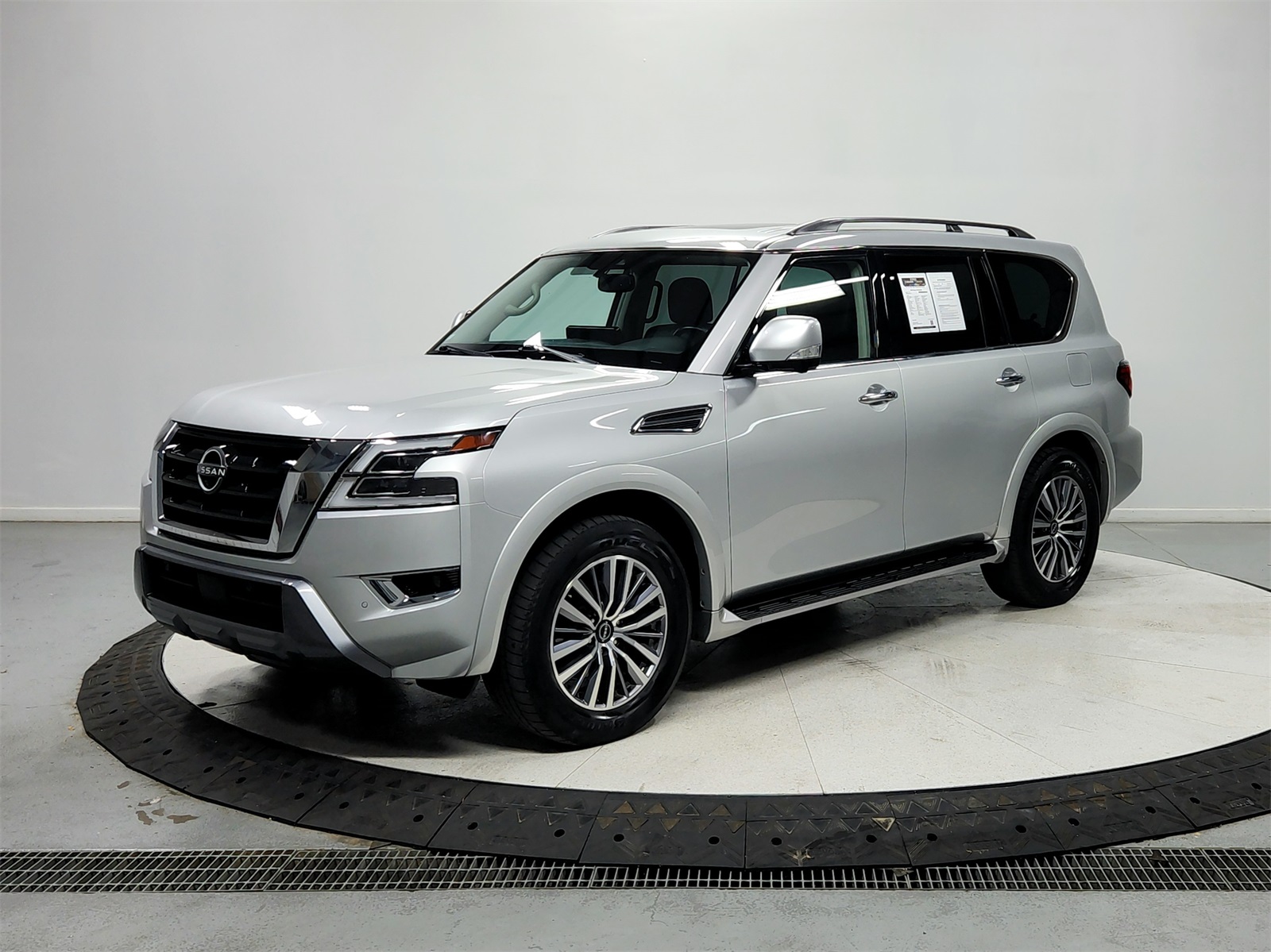 2023 Nissan Armada SL photo 3
