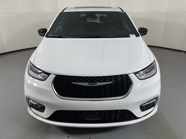 2026 Chrysler Pacifica photo 3