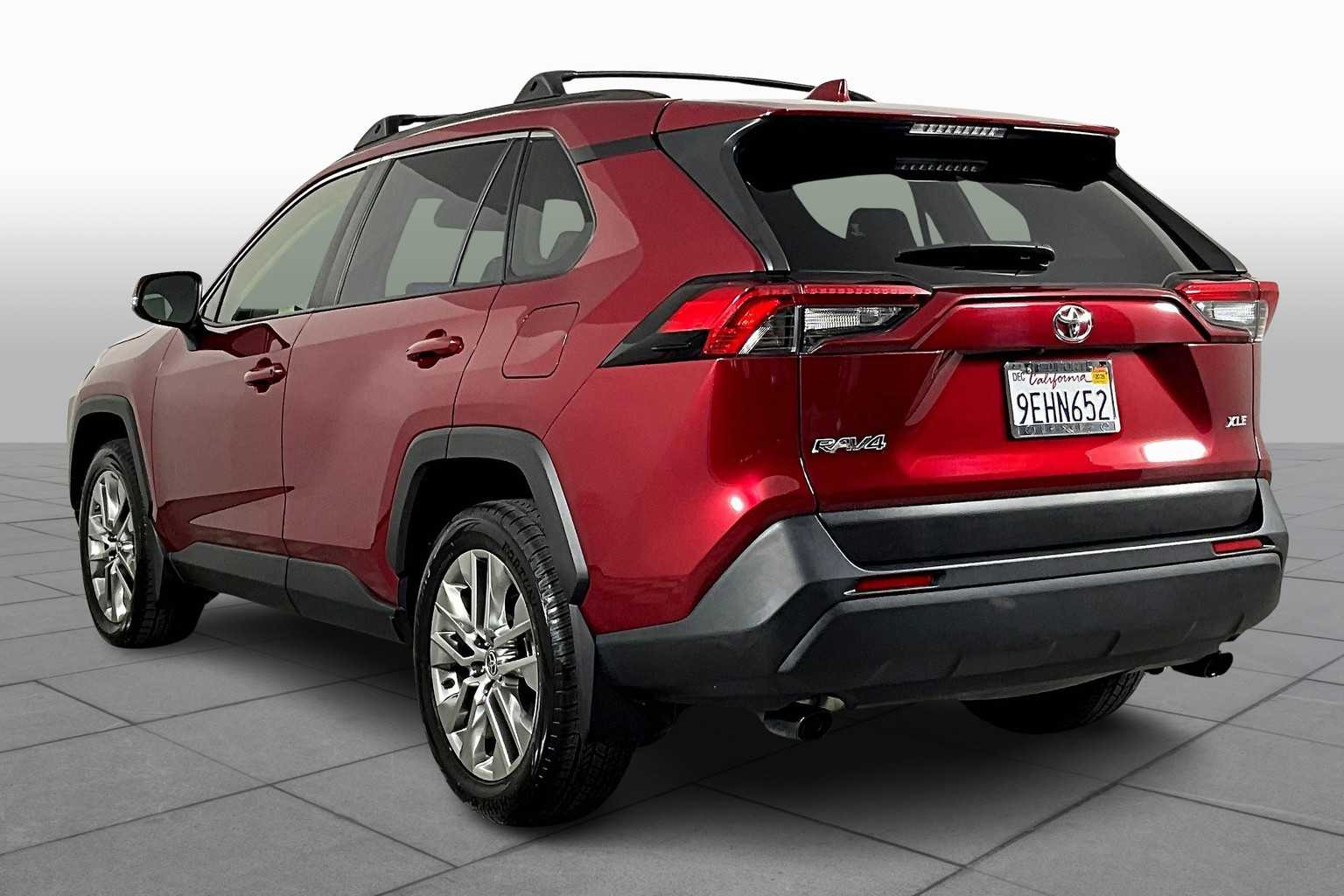 2023 Toyota RAV4 XLE Premium photo 10