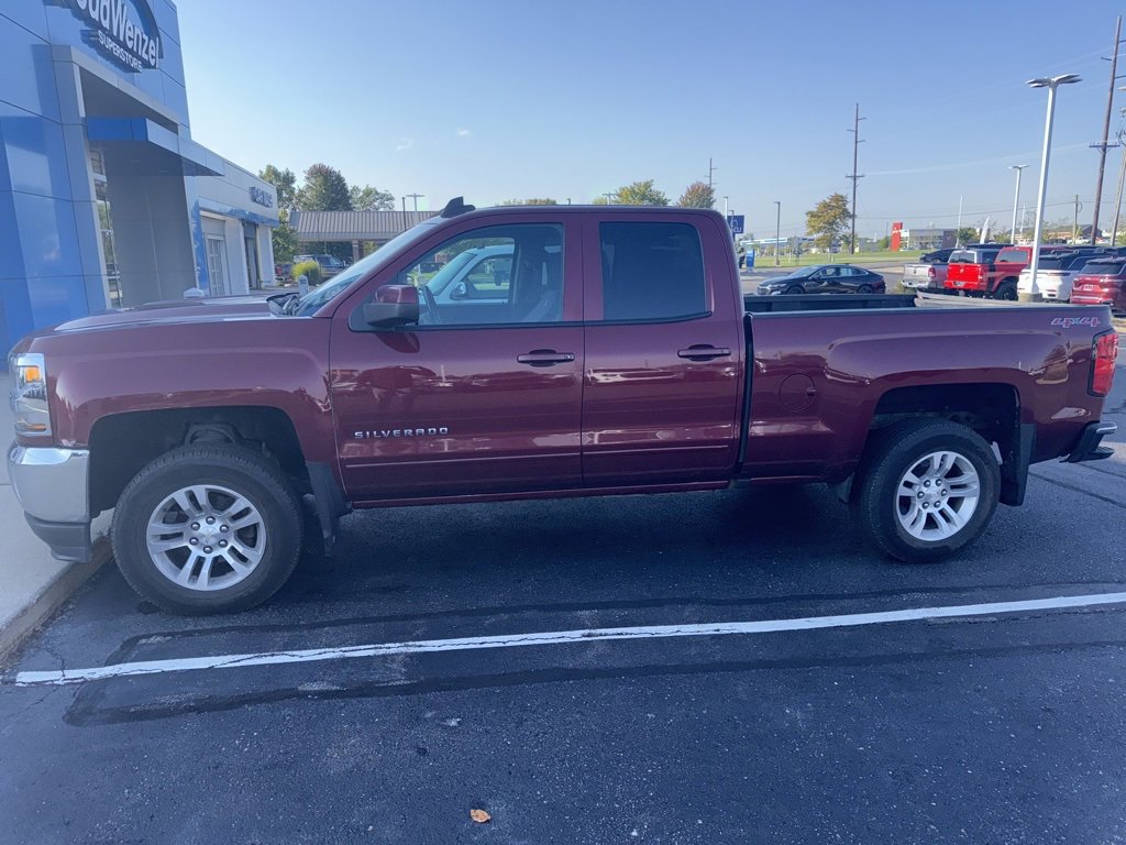 2016 Chevrolet Silverado 1500 LT photo 2