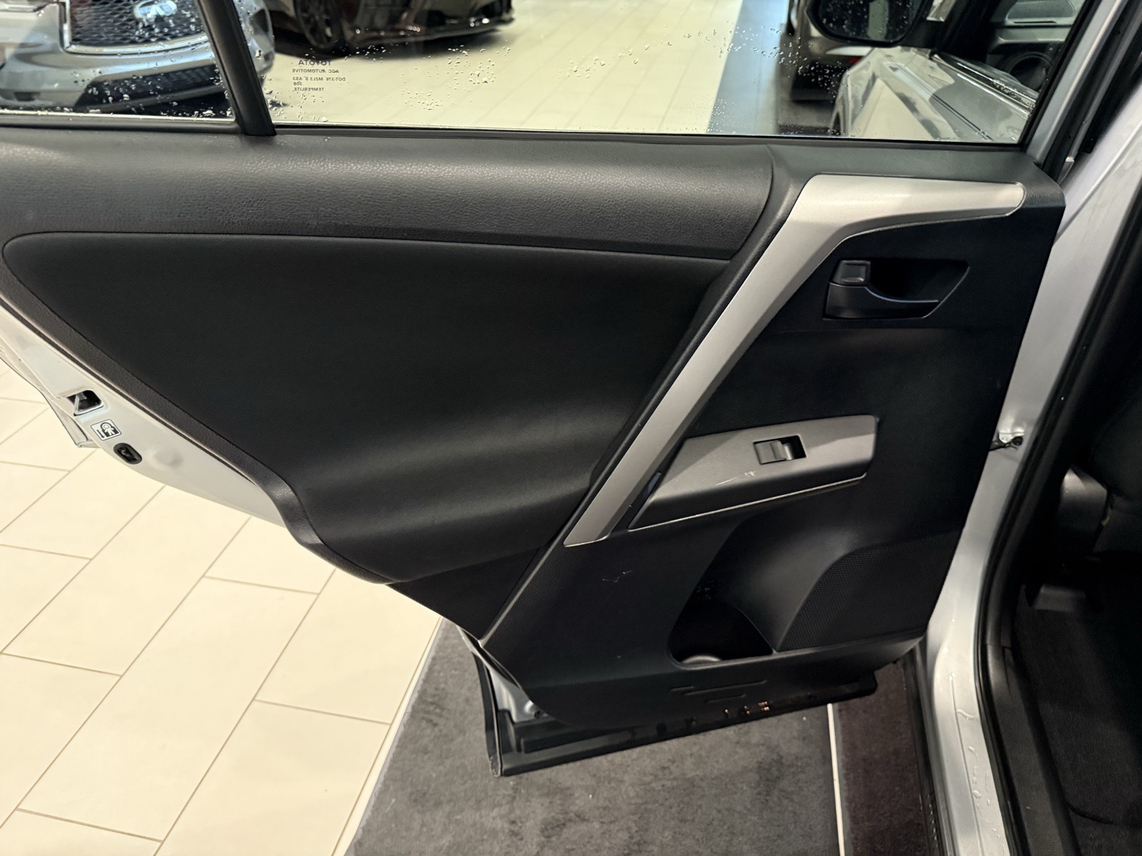 2016 Toyota RAV4 LE photo 21