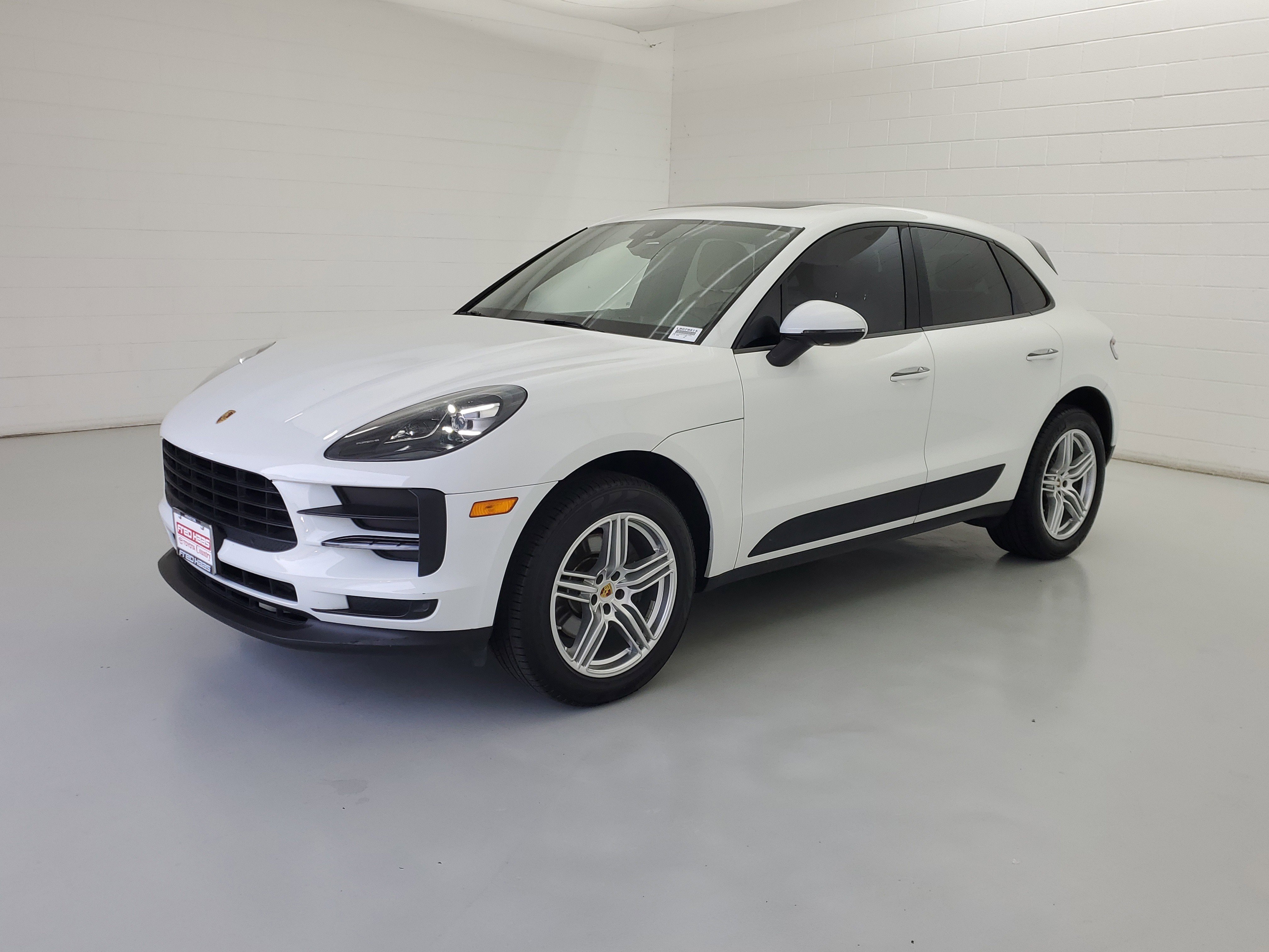 2019 Porsche Macan Base's photo