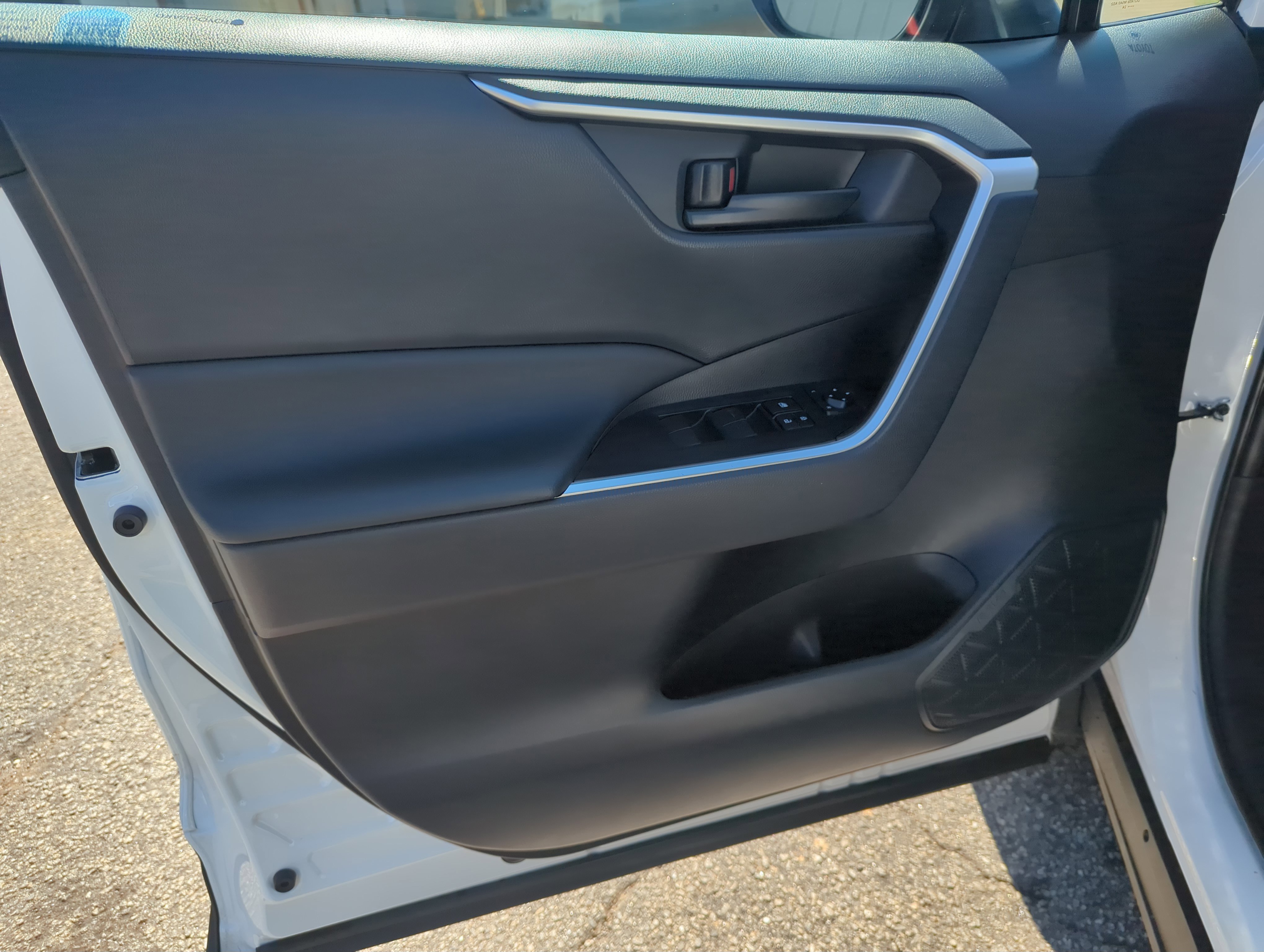 2024 Toyota RAV4 LE photo 9