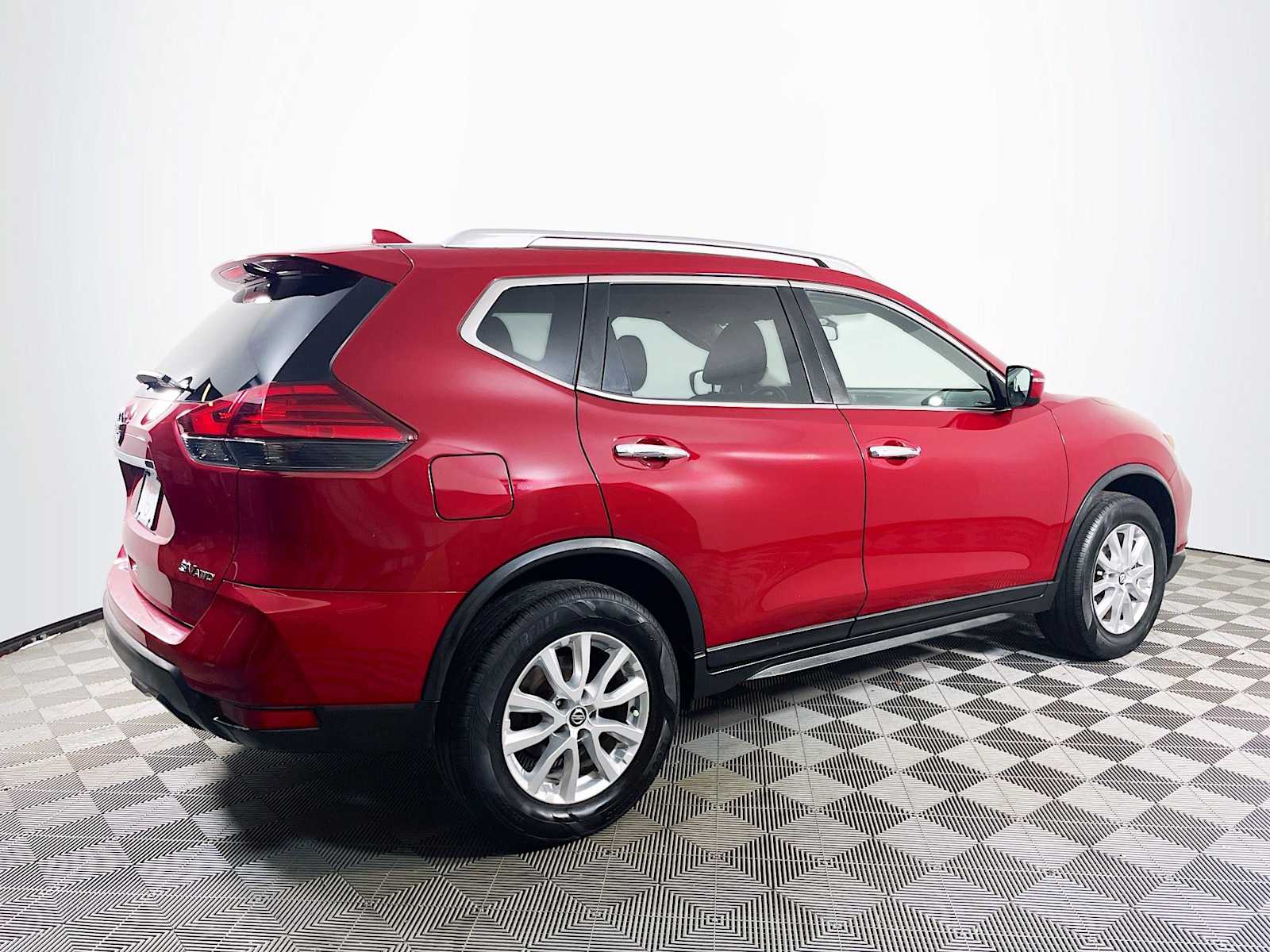2017 Nissan Rogue SV photo 4
