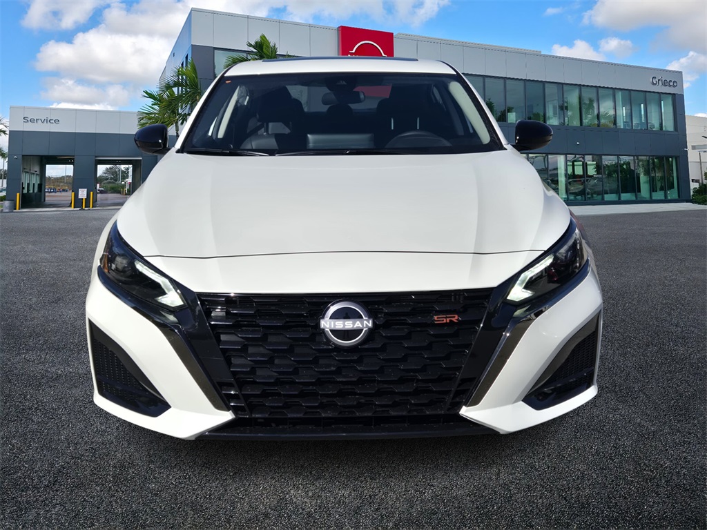 2025 Nissan Altima SR photo 3