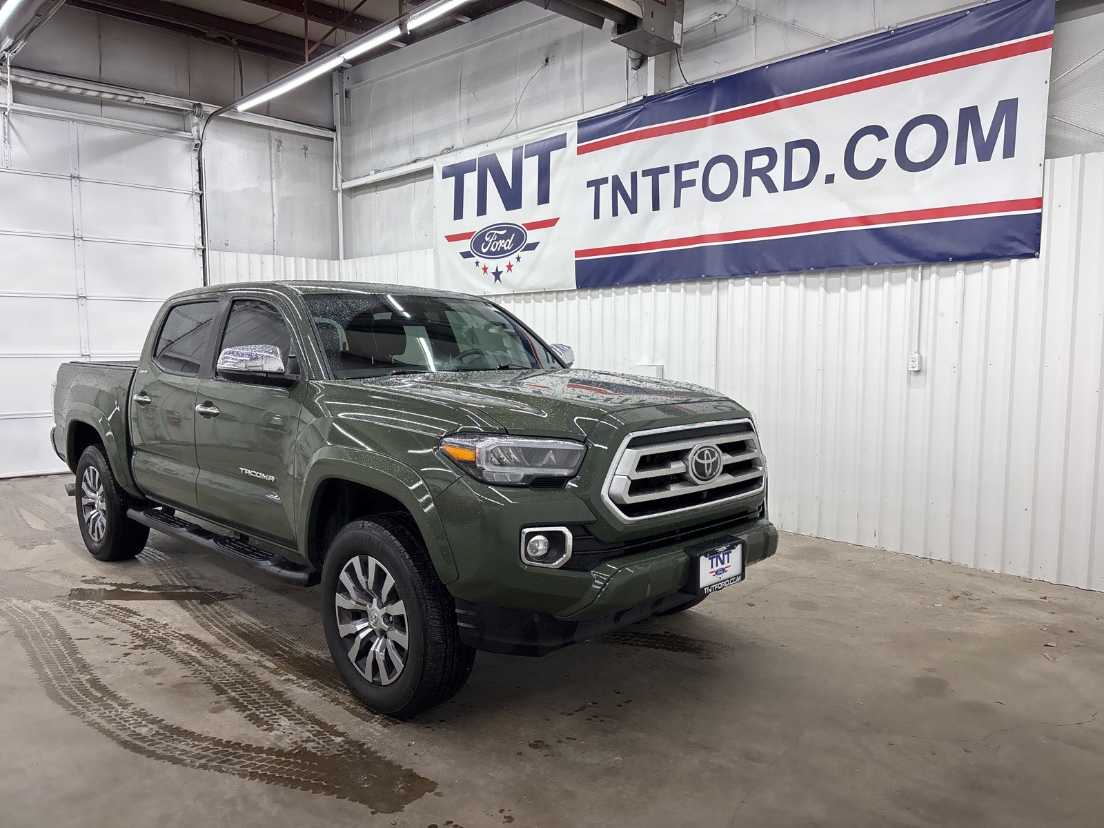 2022 Toyota Tacoma Limited photo 2