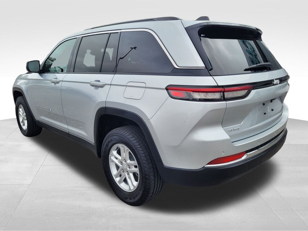 2024 Jeep Grand Cherokee Laredo photo 3