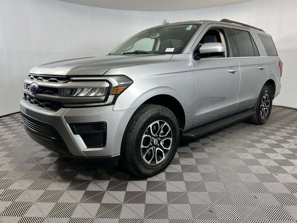 2024 Ford Expedition XLT photo 2
