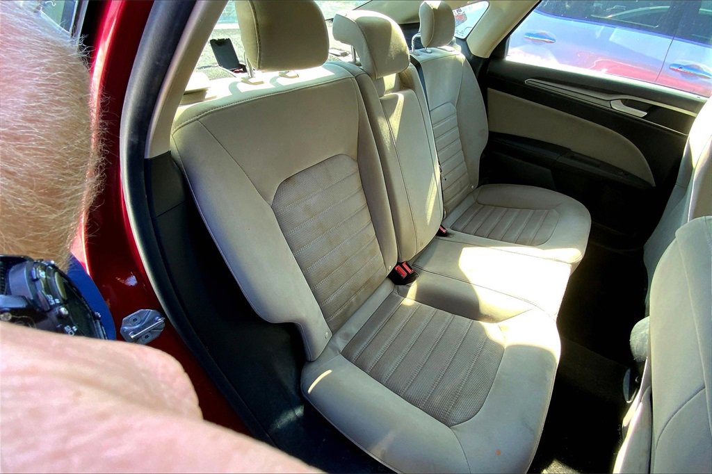 2020 Ford Fusion S photo 25