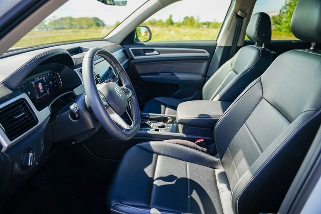 2023 Volkswagen Atlas SEL photo 6