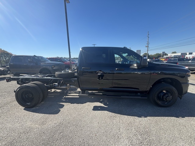 2026 Ram 3500 Tradesman photo 4