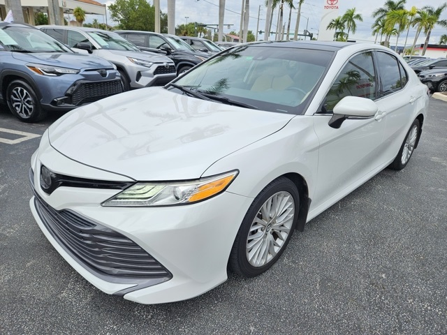 2019 Toyota Camry XLE photo 4