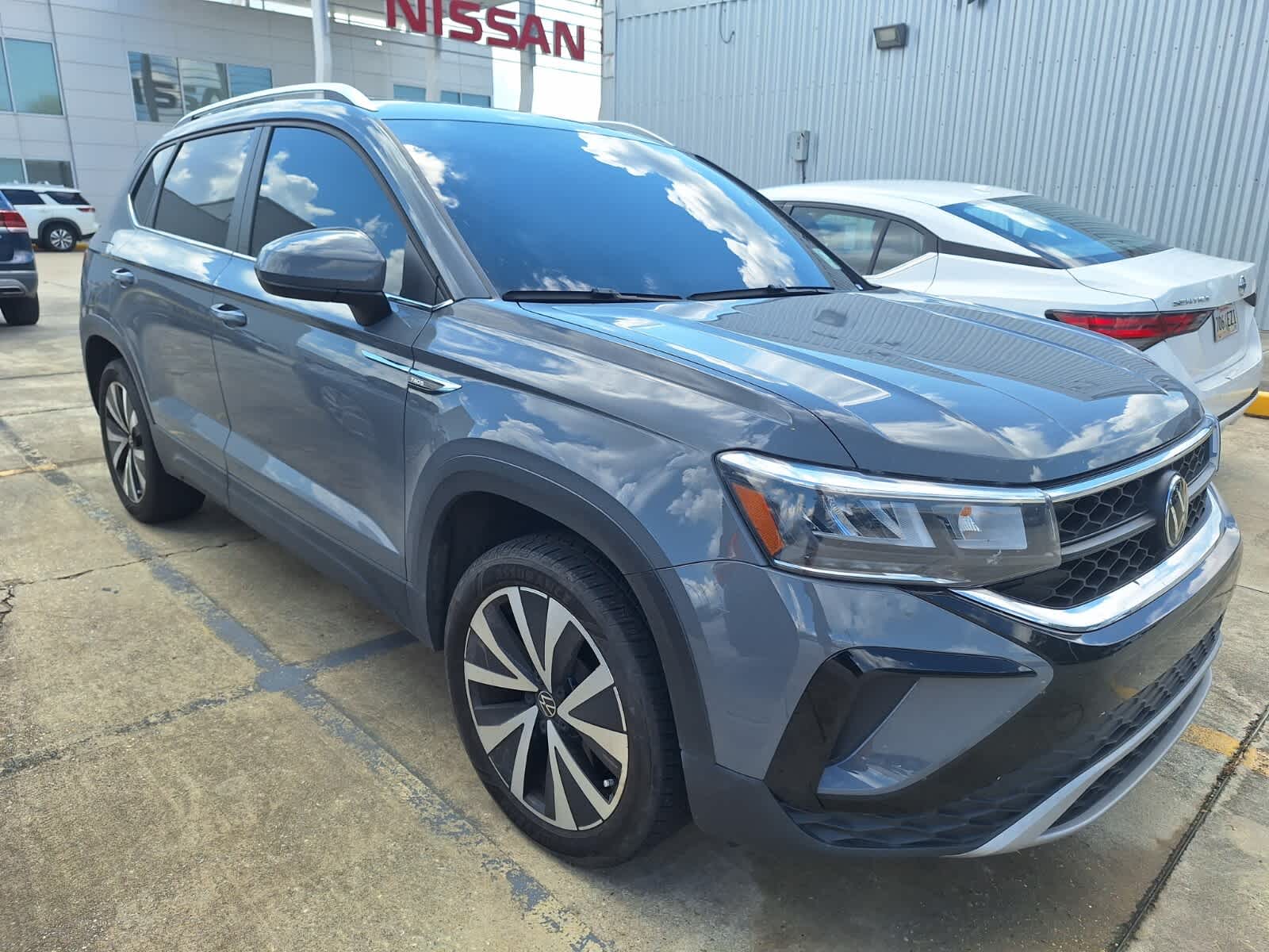 2023 Volkswagen Taos SE photo 3