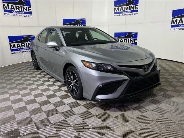 2022 Toyota Camry SE's photo