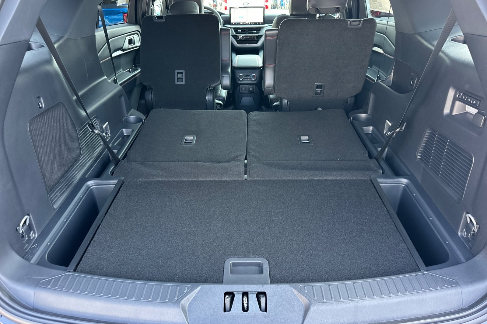 2025 Ford Explorer ST photo 8