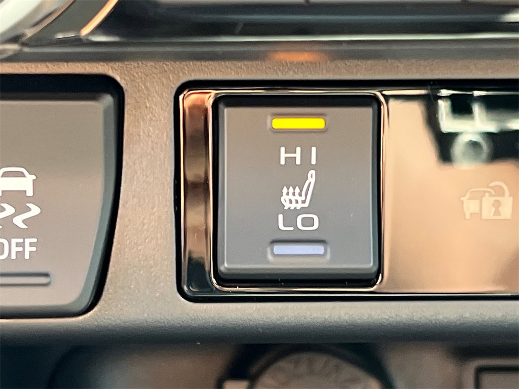 2025 Toyota RAV4 Hybrid XLE photo 30