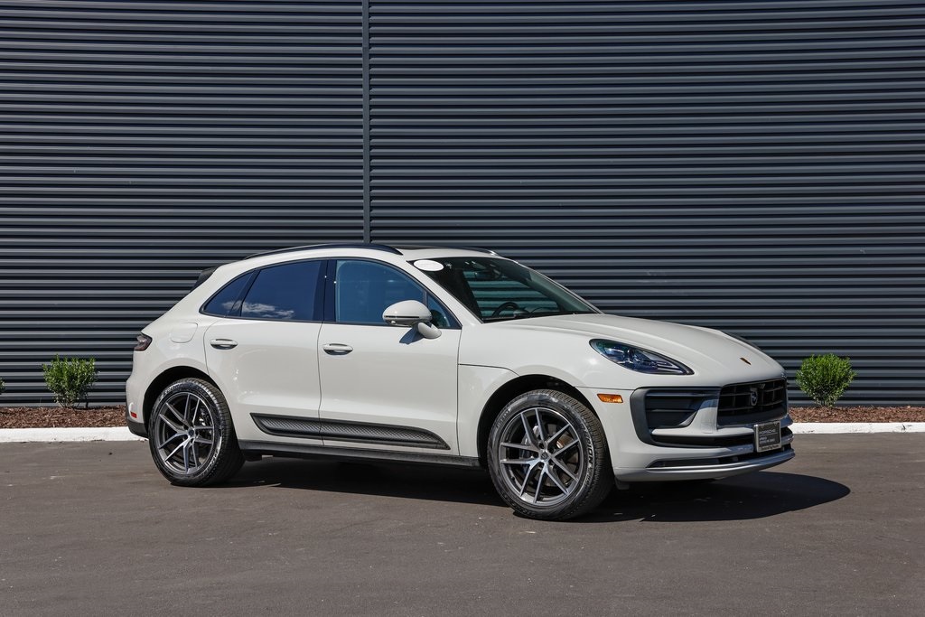 2025 Porsche Macan T photo 9