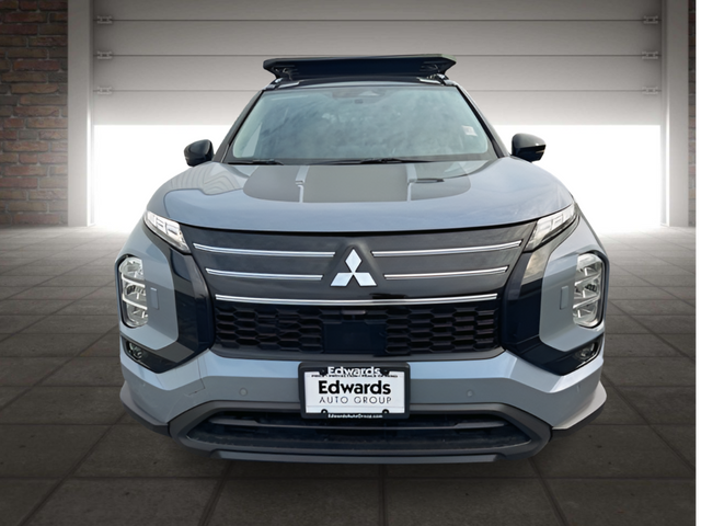 2025 Mitsubishi Outlander SE photo 8