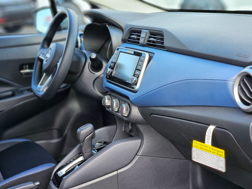 2025 Nissan Versa SV photo 10