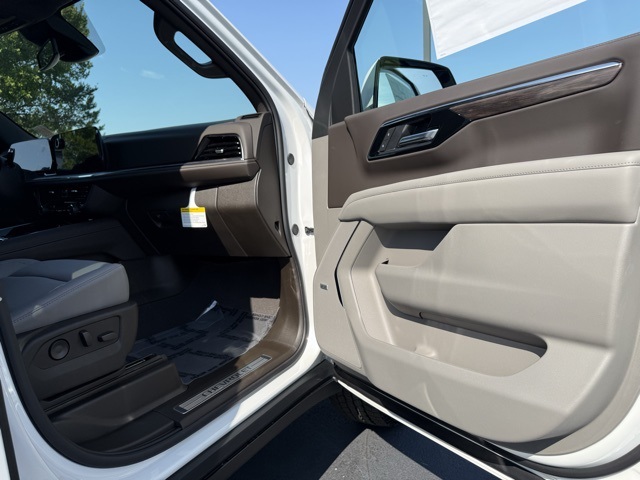 2025 Chevrolet Tahoe Z71 photo 8