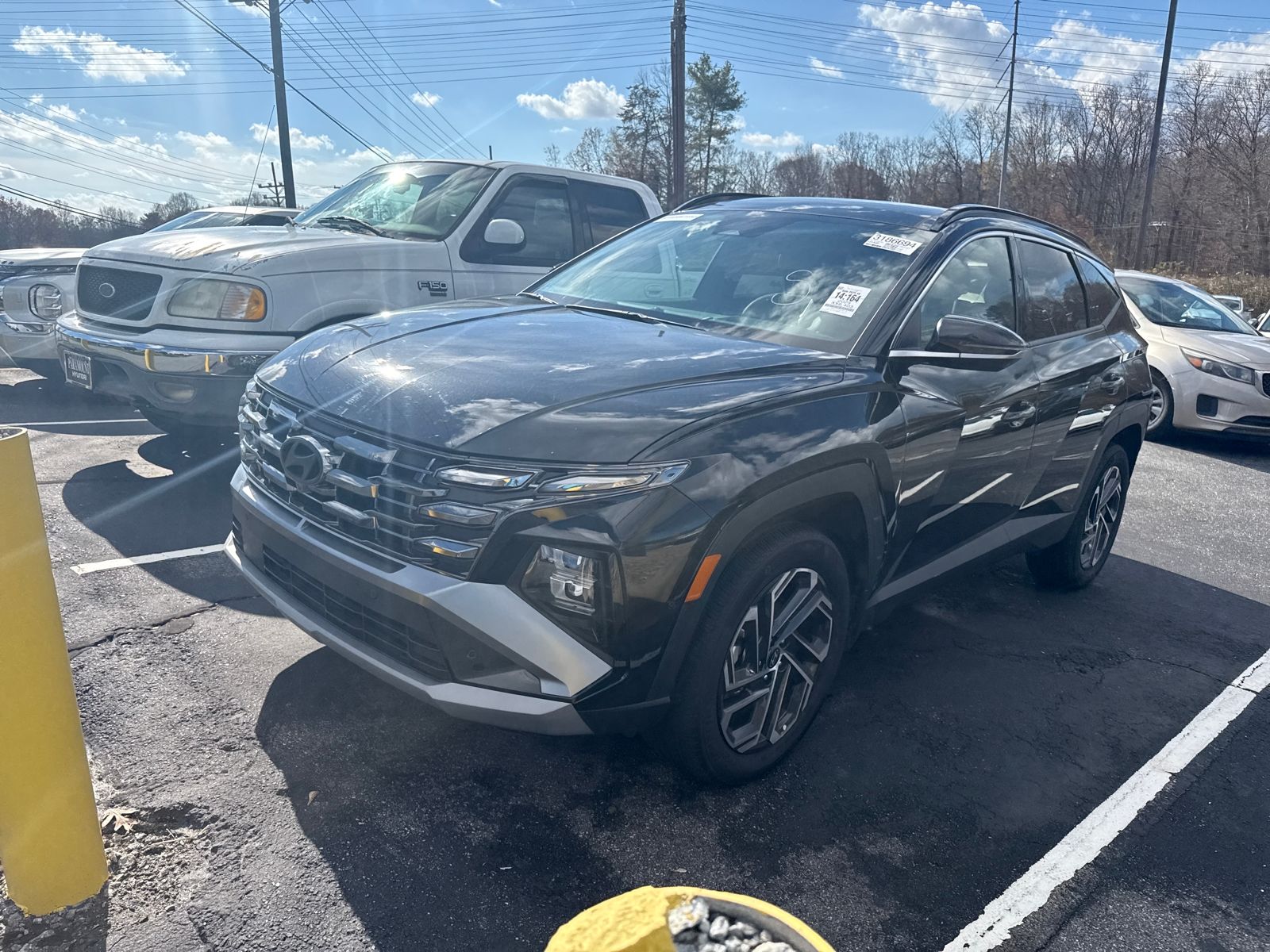 2025 Hyundai Tucson Hybrid Limited photo 2