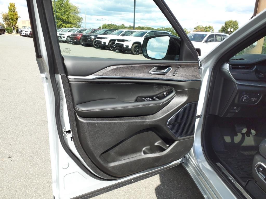 2024 Jeep Cherokee Overland 4xe photo 6