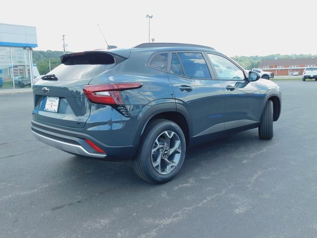 2025 Chevrolet Trax LT photo 8