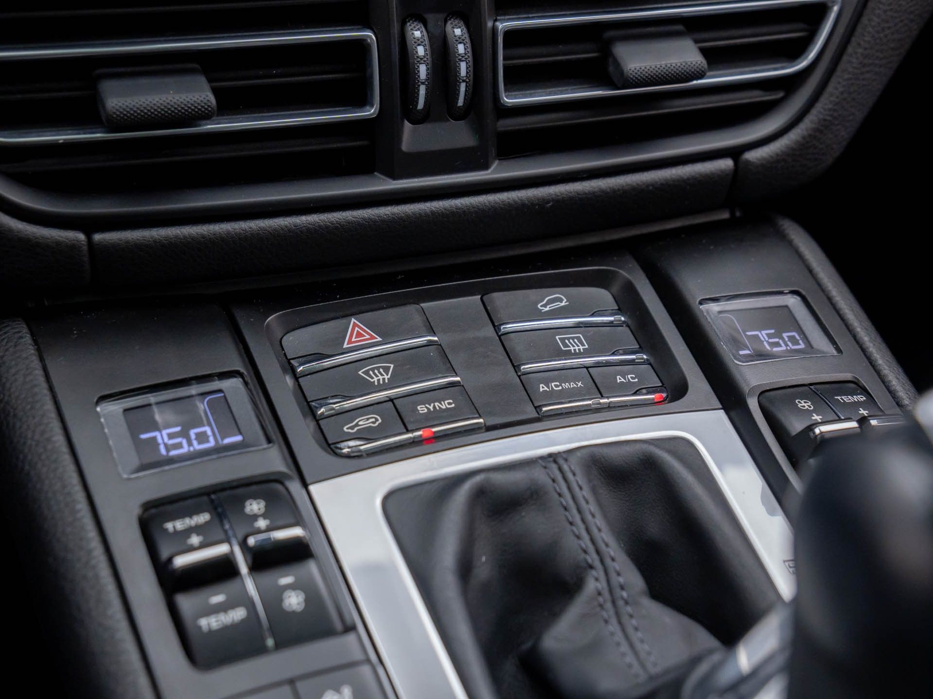 2021 Porsche Macan Base photo 25