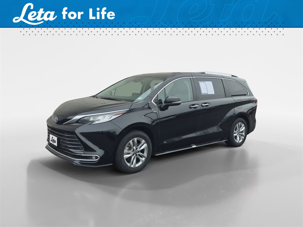 2024 Toyota Sienna Limited's photo