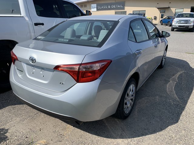 2018 Toyota Corolla LE photo 3