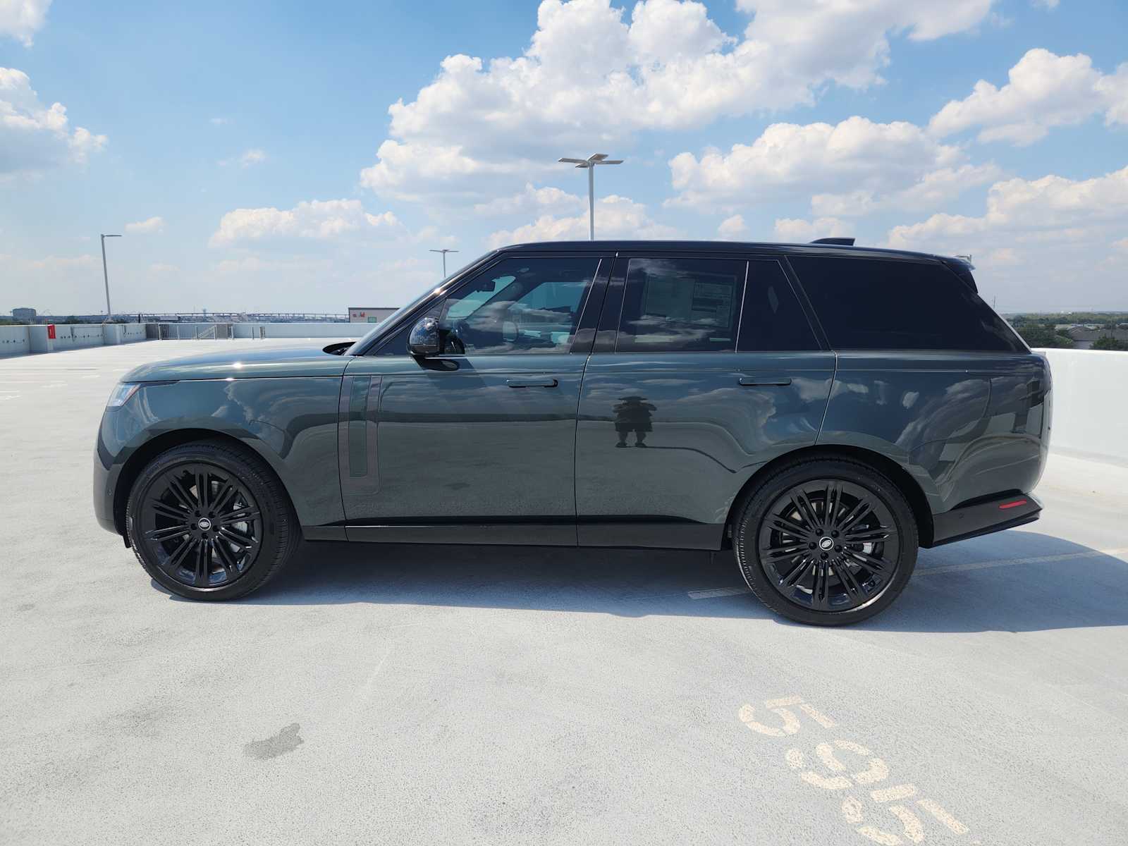2025 Land Rover Range Rover SE photo 4